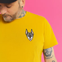 Lade das Bild in den Galerie-Viewer, doberman tshirt dobhead ocre
