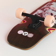 Lade das Bild in den Galerie-Viewer, skateboard doberman flying wheels
